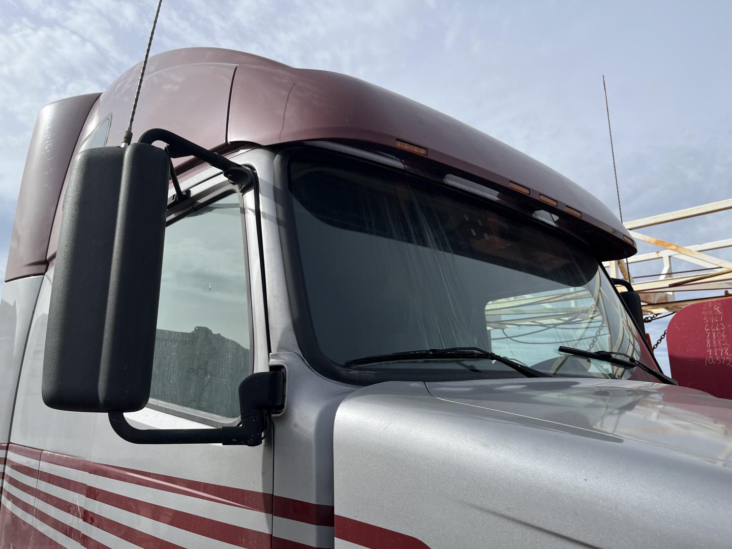 ./imagenes/INVOICE/2019/17172/TRACTOCAMION VOLVO VNL 6X4 (32).JPG